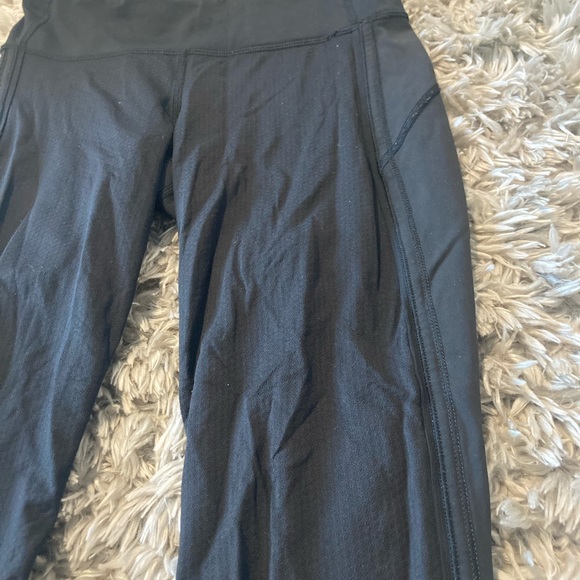 EUC! Lululemon capris 4 - Picture 3 of 9